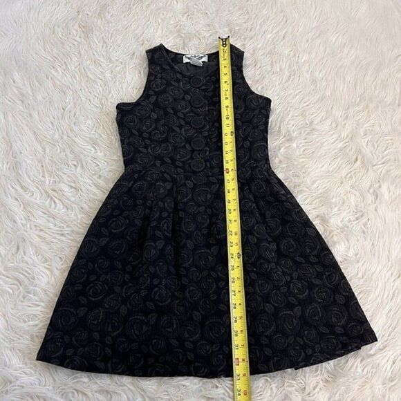 BB Dakota Grey & Black Brocade Sleeveless Fit & Flare Mini Dress Size Medium - Picture 4 of 11